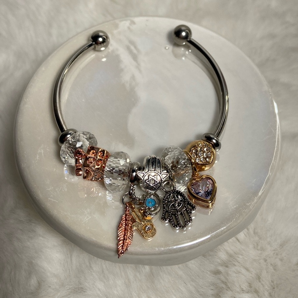 HAND PROTECTIVE CHARMS BRACELET